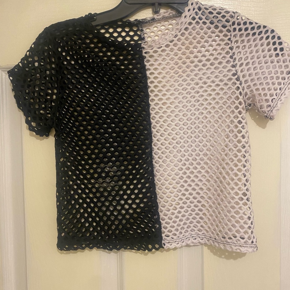 Chic Two-Tone Mesh Top - Picture 2 of 4